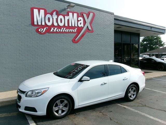 Used 2016 Chevrolet Malibu LT FWD image 2