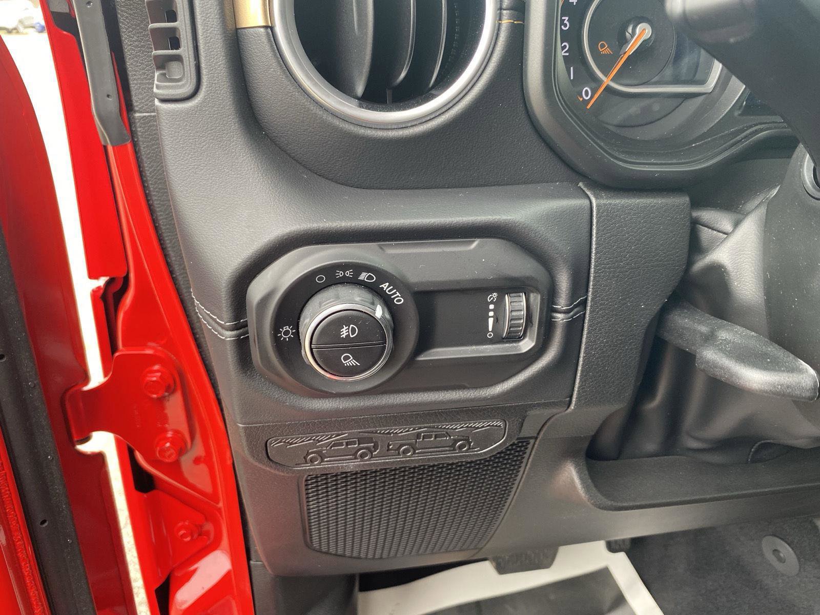 Used 2025 Jeep Gladiator High Tide image 17