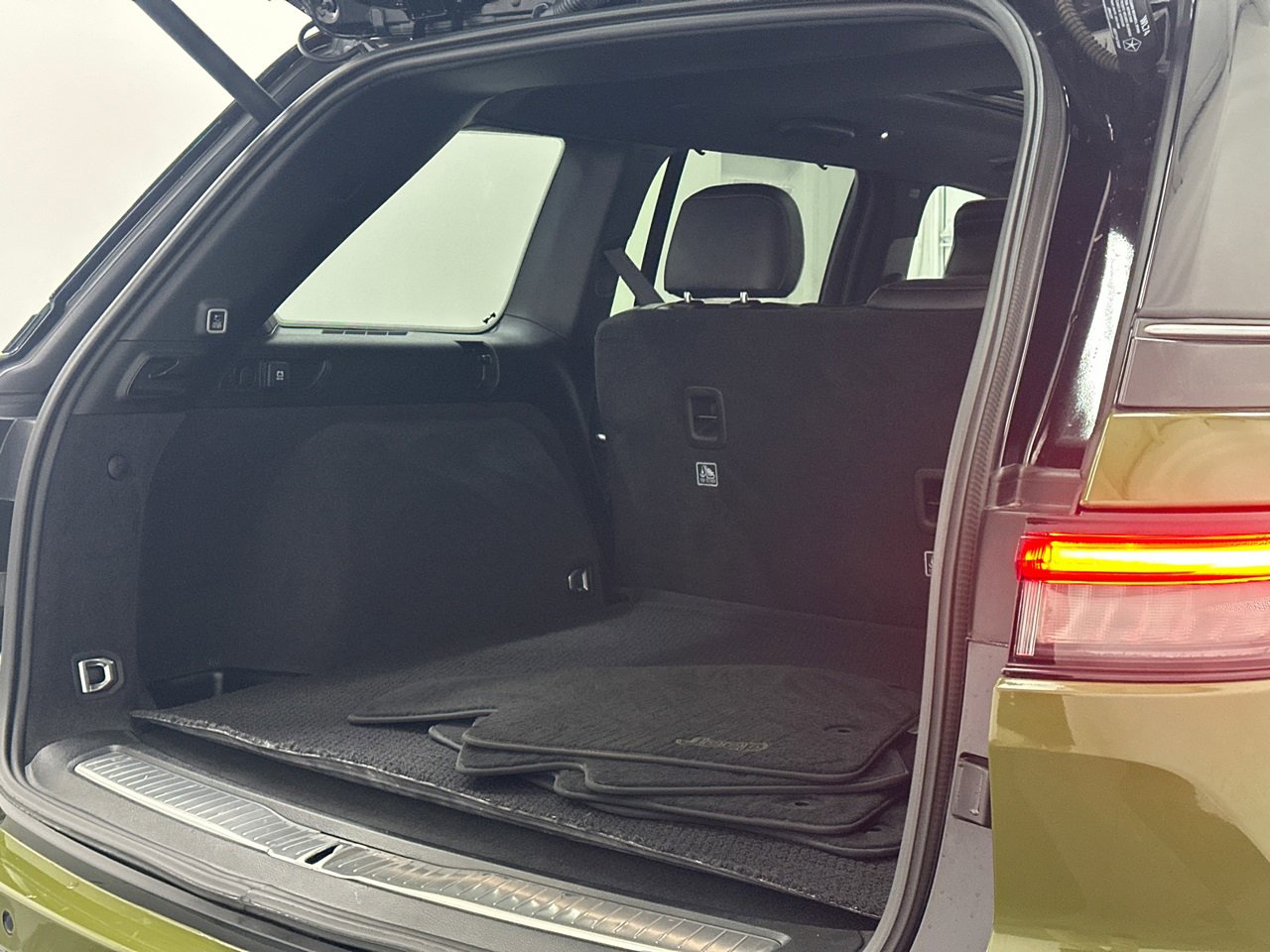 Used 2023 Jeep Grand Cherokee Summit w/ Adv Protech Group IV image 7