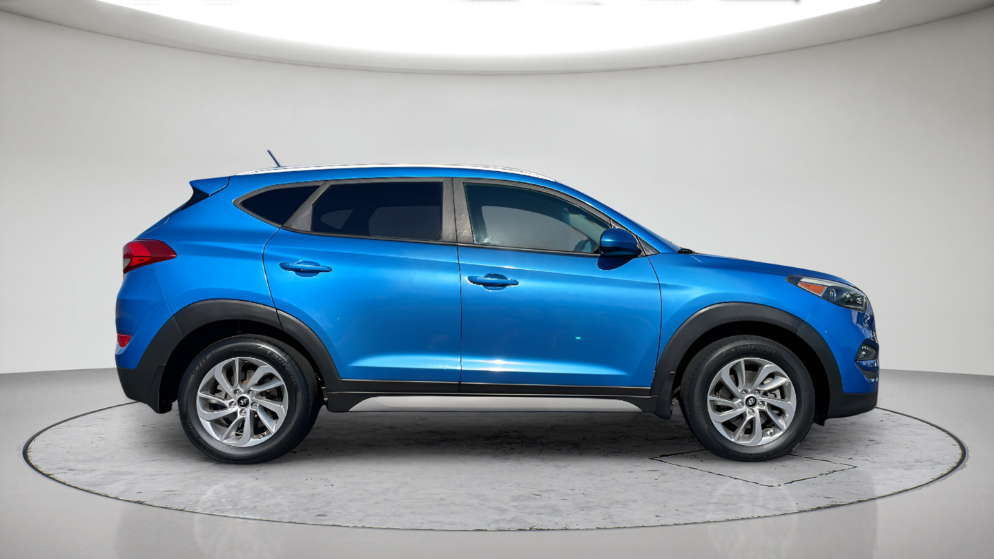 Used 2017 Hyundai Tucson SE w/ SE Popular Package 02 AWD/4WD image 4