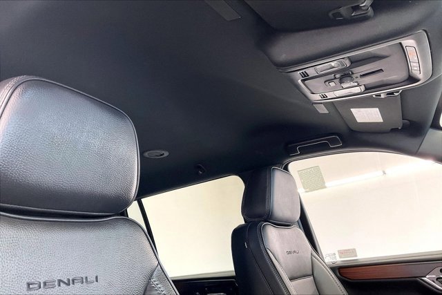 Used 2025 GMC Yukon XL Denali image 24