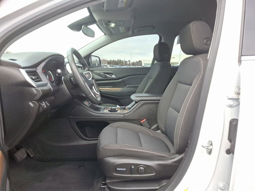 Used 2023 GMC Acadia SLE w/ Driver Convenience Package image 14