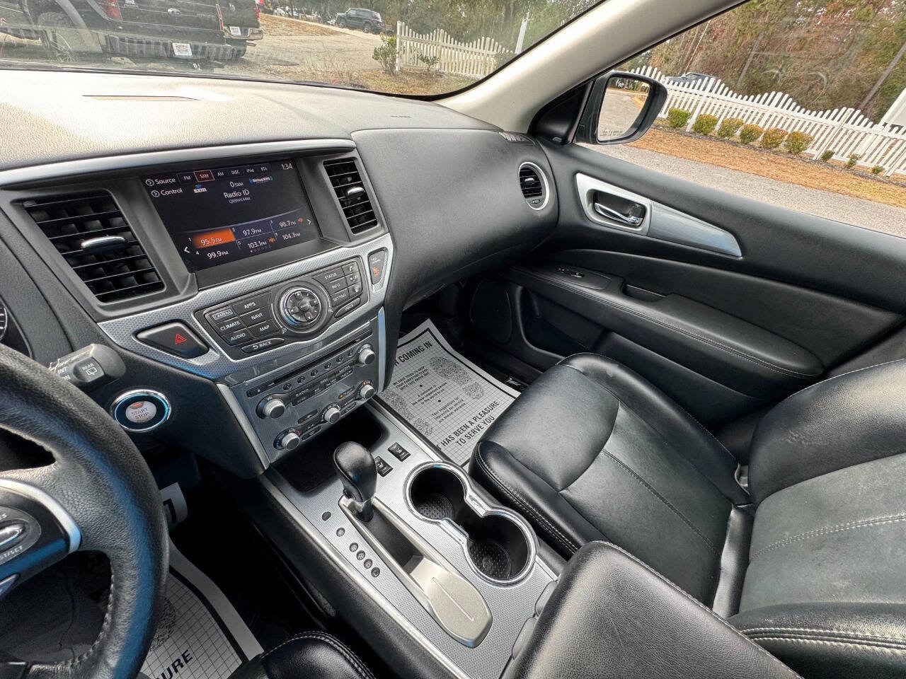 Used 2018 Nissan Pathfinder SL image 18