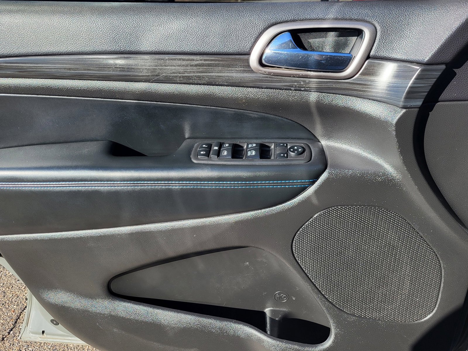 Used 2019 Jeep Grand Cherokee Laredo image 14