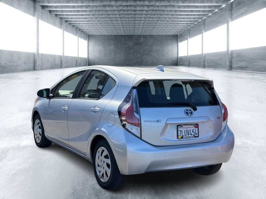 Used 2015 Toyota Prius C Three image 4