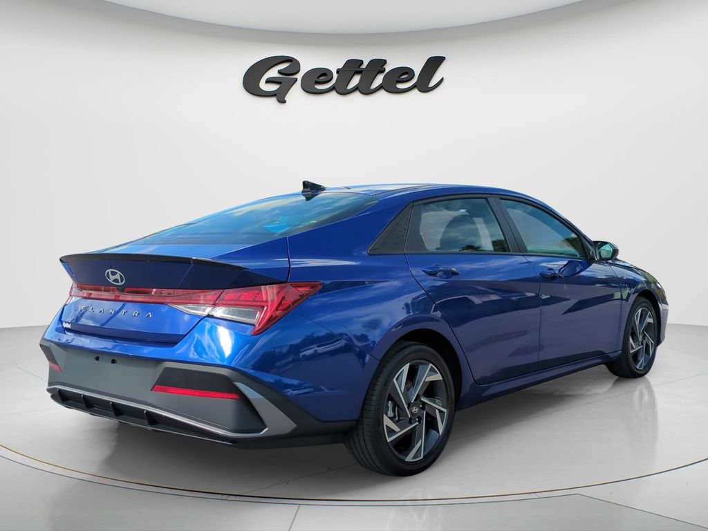 Certified 2025 Hyundai Elantra SEL FWD image 5