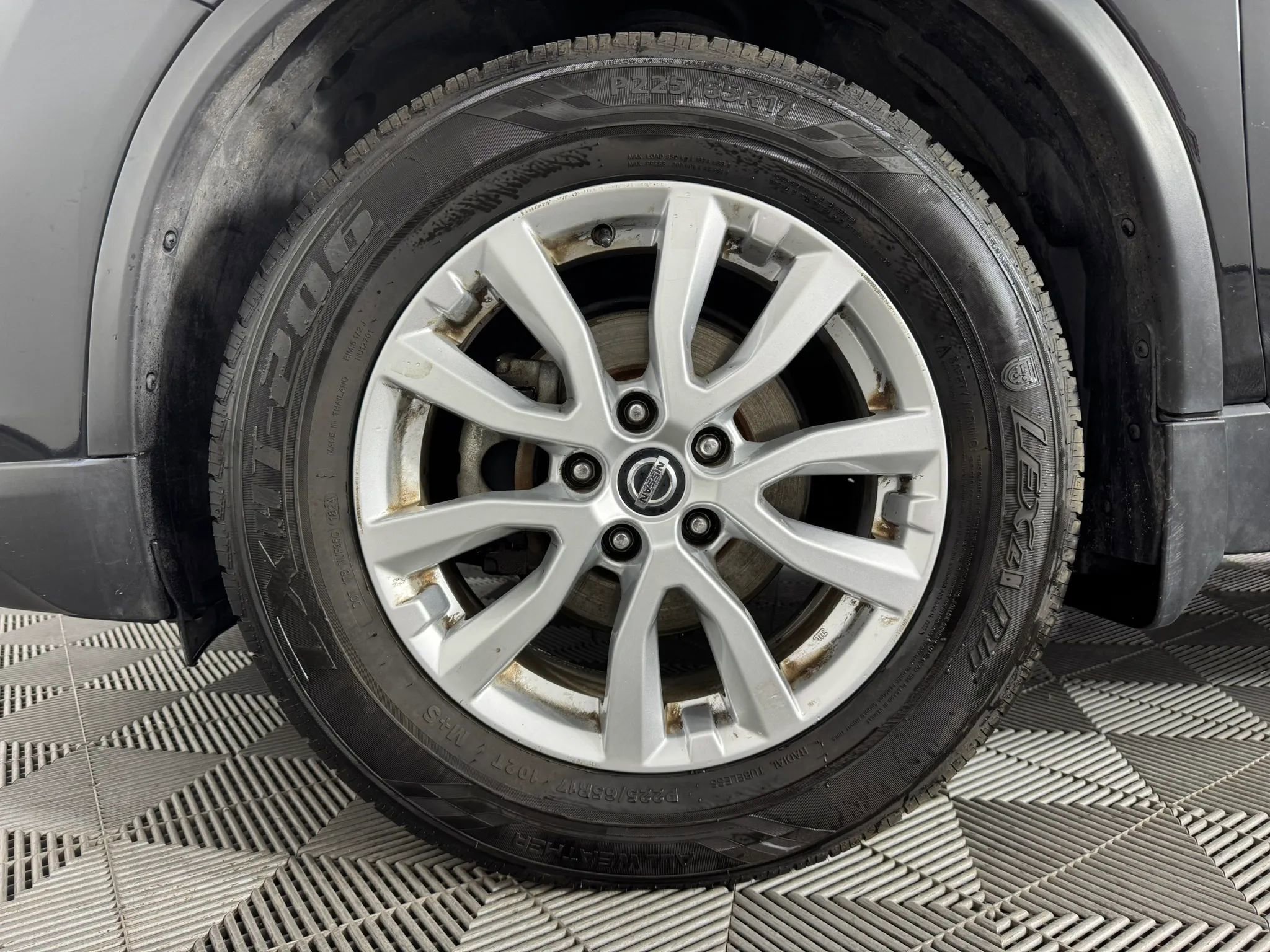 Used 2018 Nissan Rogue SV image 43