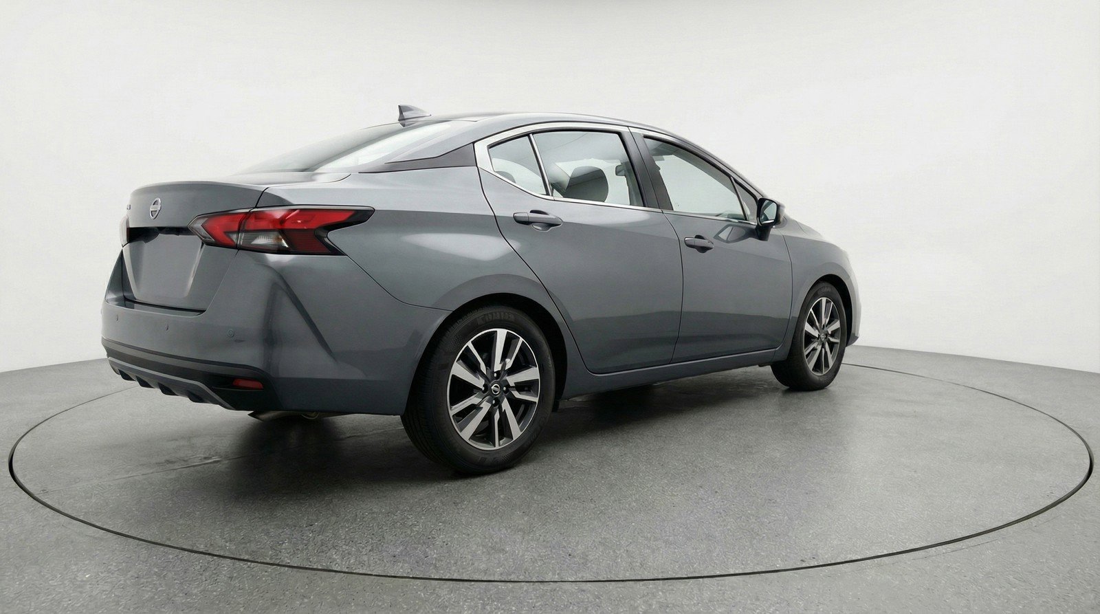 Used 2025 Nissan Versa SV image 9