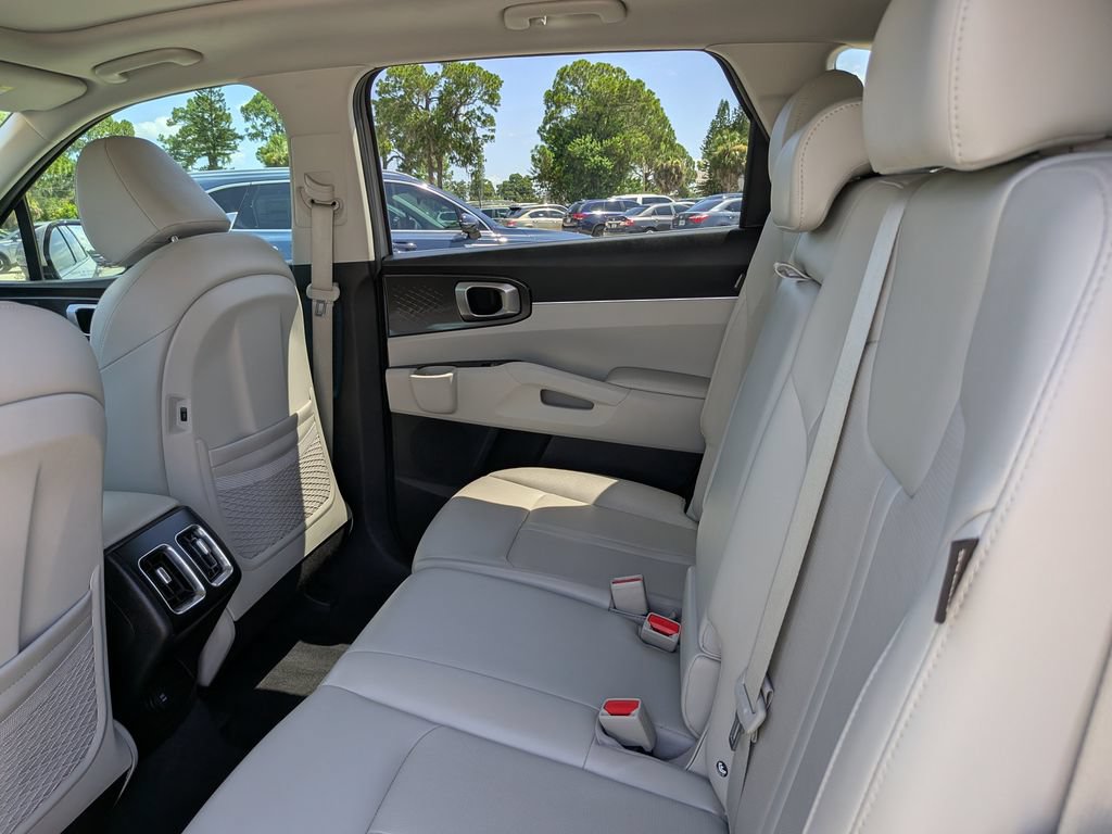 Certified 2025 Kia Sorento S w/ Panoramic Sunroof Package FWD image 18