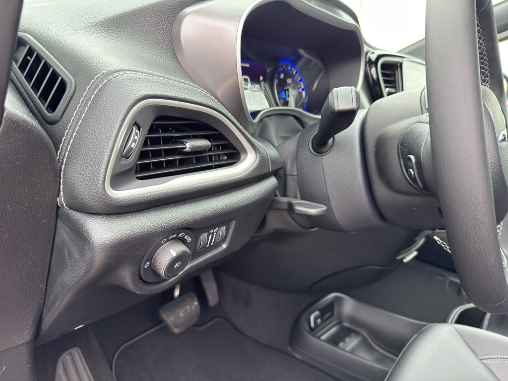 New 2026 Chrysler Pacifica Select FWD image 13
