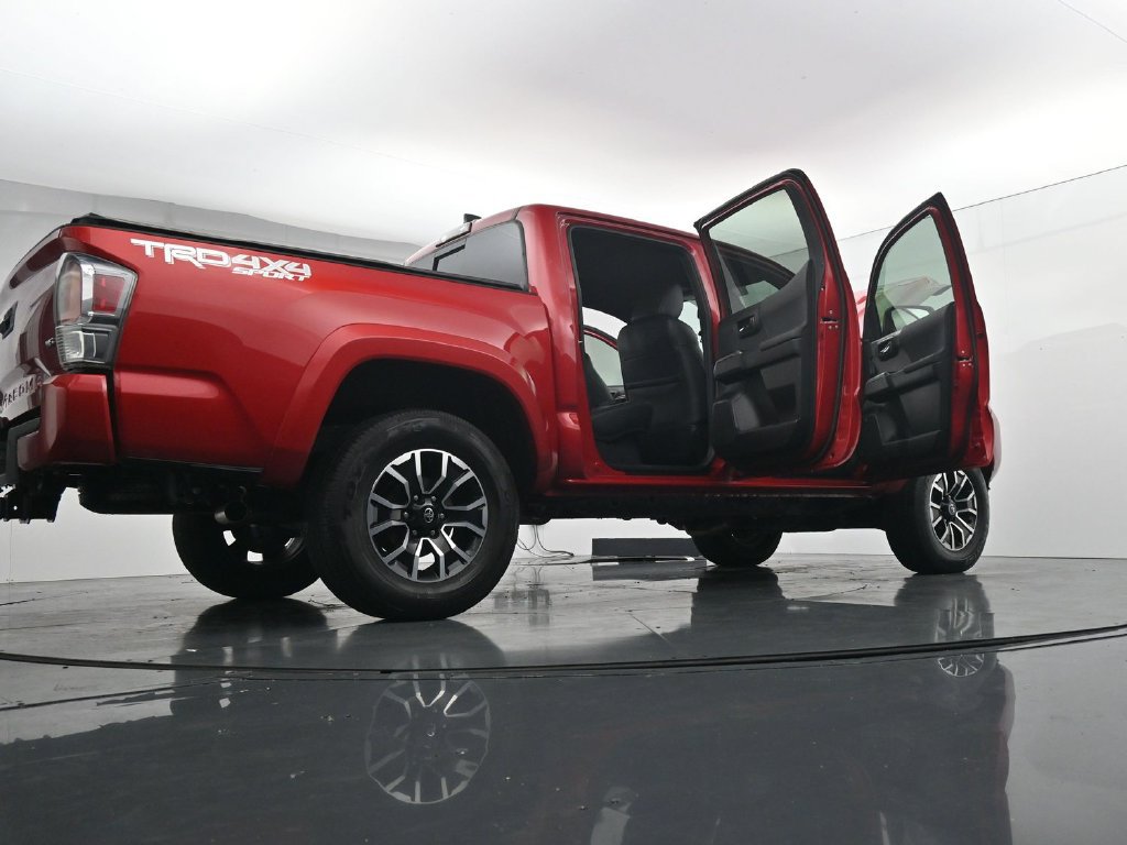 Used 2022 Toyota Tacoma TRD Sport w/ TRD Premium Sport Package AWD/4WD image 43