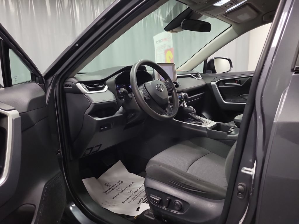 Used 2024 Toyota RAV4 XLE AWD/4WD image 12