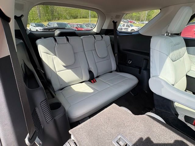 Used 2025 Ford Explorer Platinum w/ Ultimate Package AWD/4WD image 33