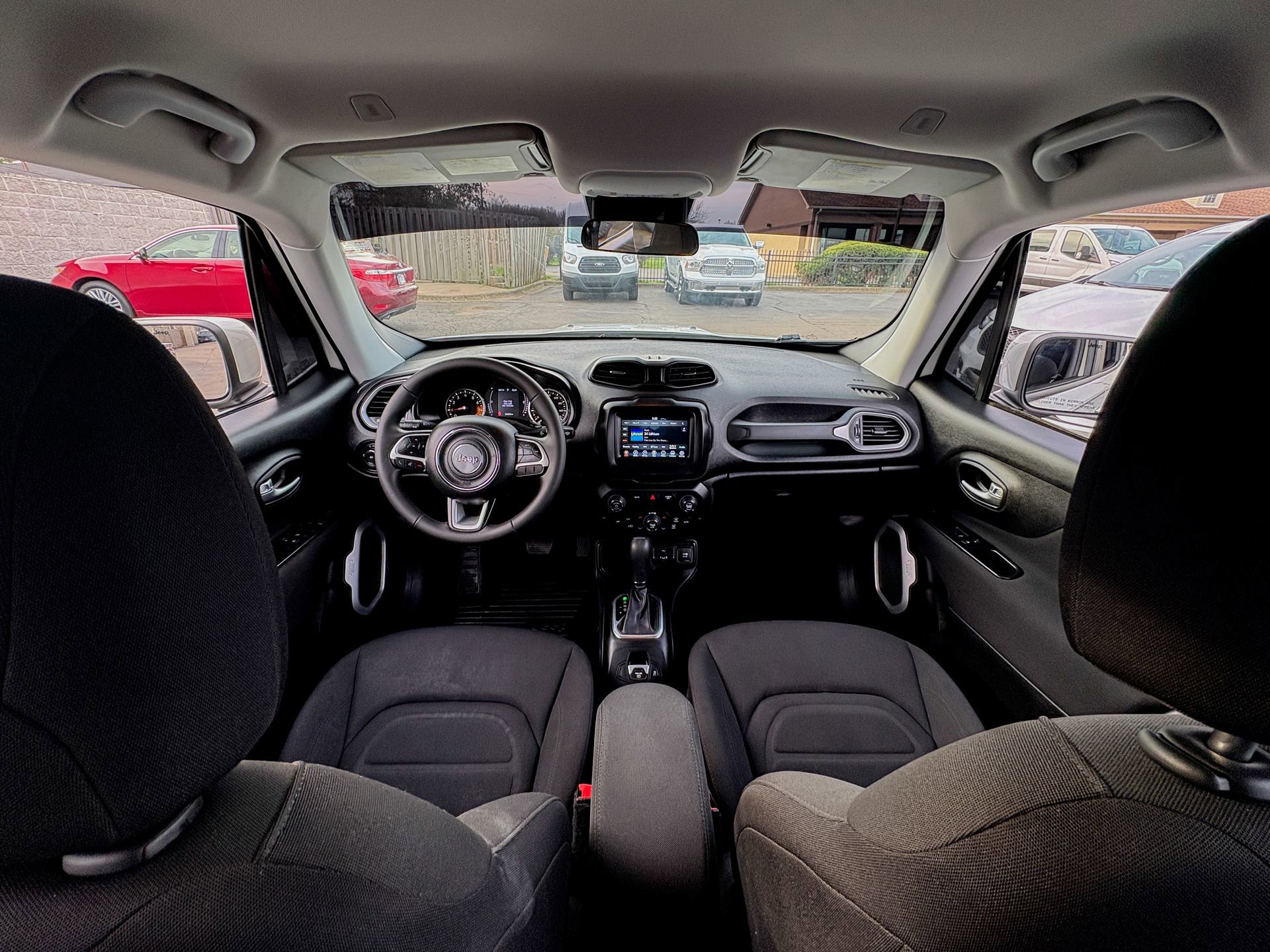 Used 2018 Jeep Renegade Latitude image 17
