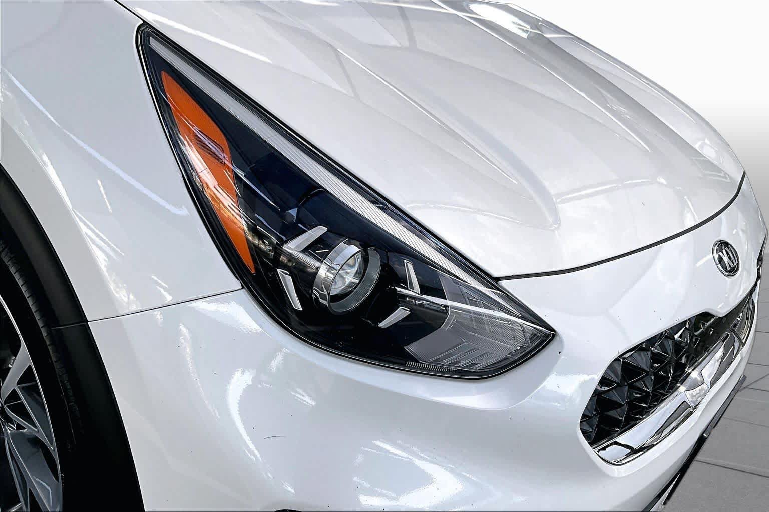 Used 2020 Kia Niro Touring FWD image 28