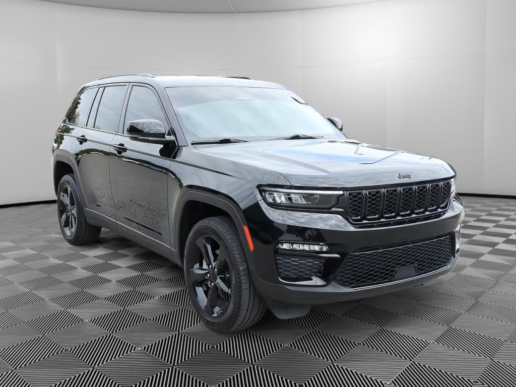 Used 2023 Jeep Grand Cherokee Limited w/ Black Appearance Package AWD/4WD image 9