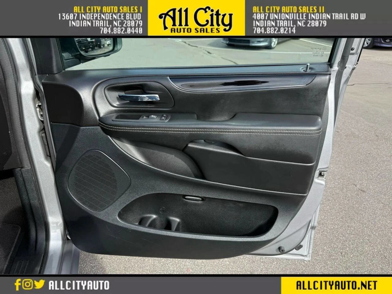 Used 2018 Dodge Grand Caravan SE FWD image 16