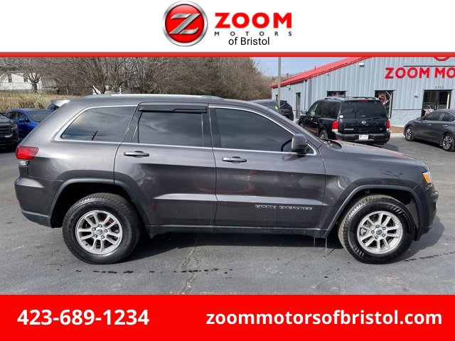 Used 2020 Jeep Grand Cherokee Laredo image 1