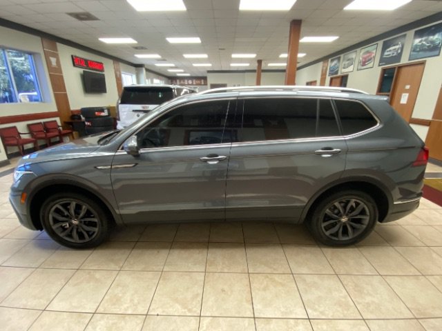 Used 2023 Volkswagen Tiguan SE FWD image 2