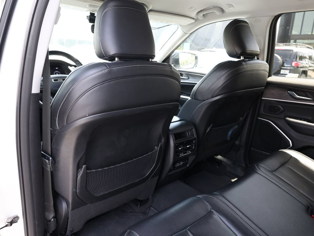 Used 2022 Jeep Grand Cherokee Limited RWD image 16
