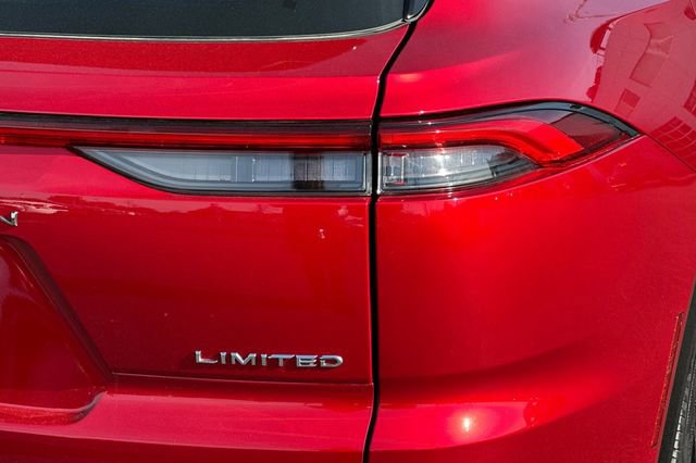 Used 2025 Toyota Crown Signia Limited image 32