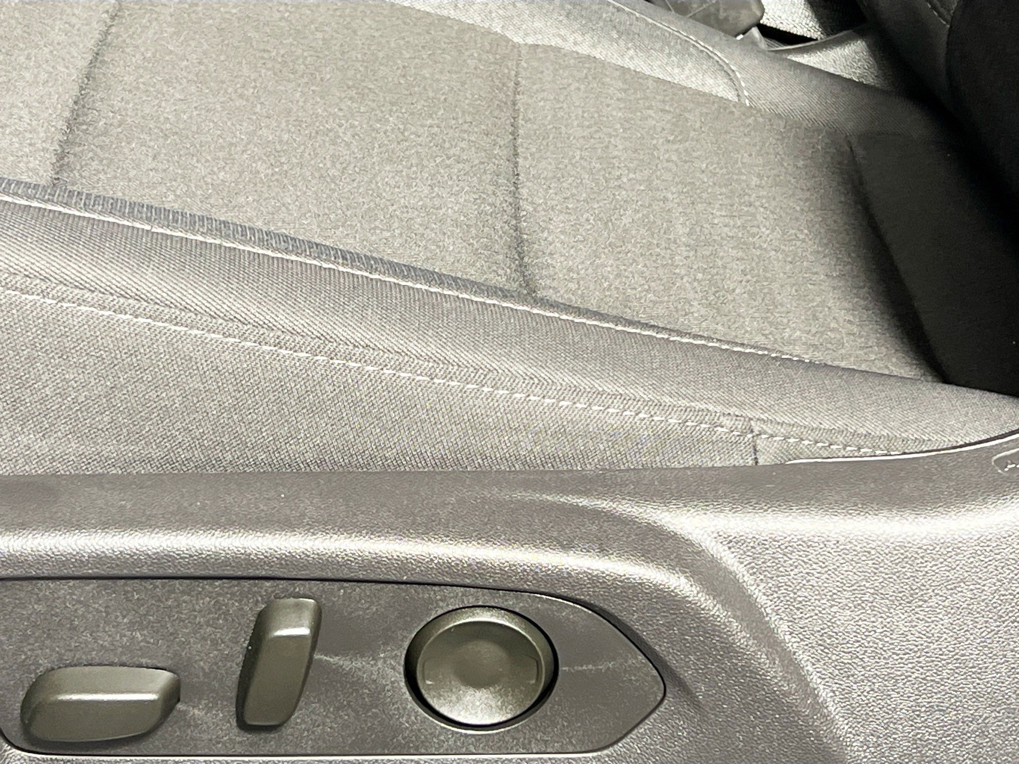 Used 2024 Chevrolet Silverado 1500 LT RWD image 15