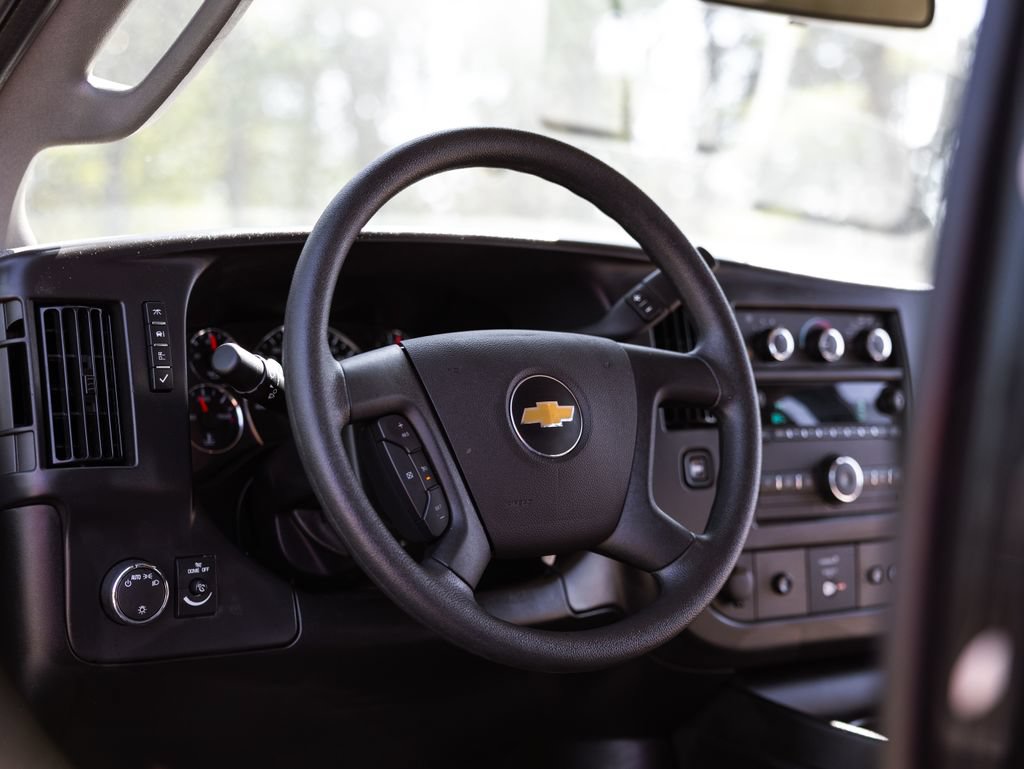 Used 2025 Chevrolet Express 3500 LS RWD image 11
