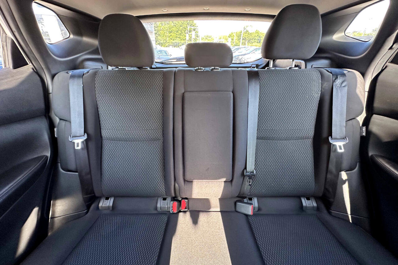 Used 2021 Nissan Rogue Sport S image 22