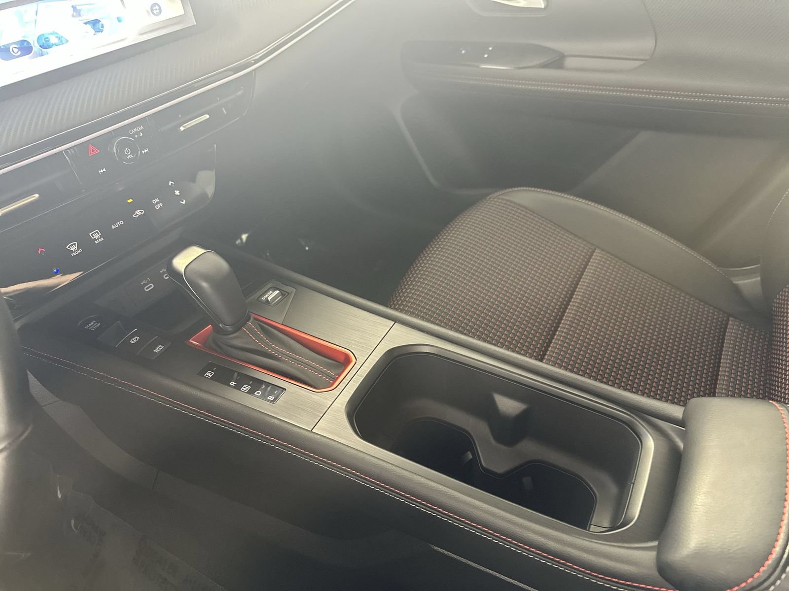 Certified 2025 Nissan Kicks SR FWD image 21