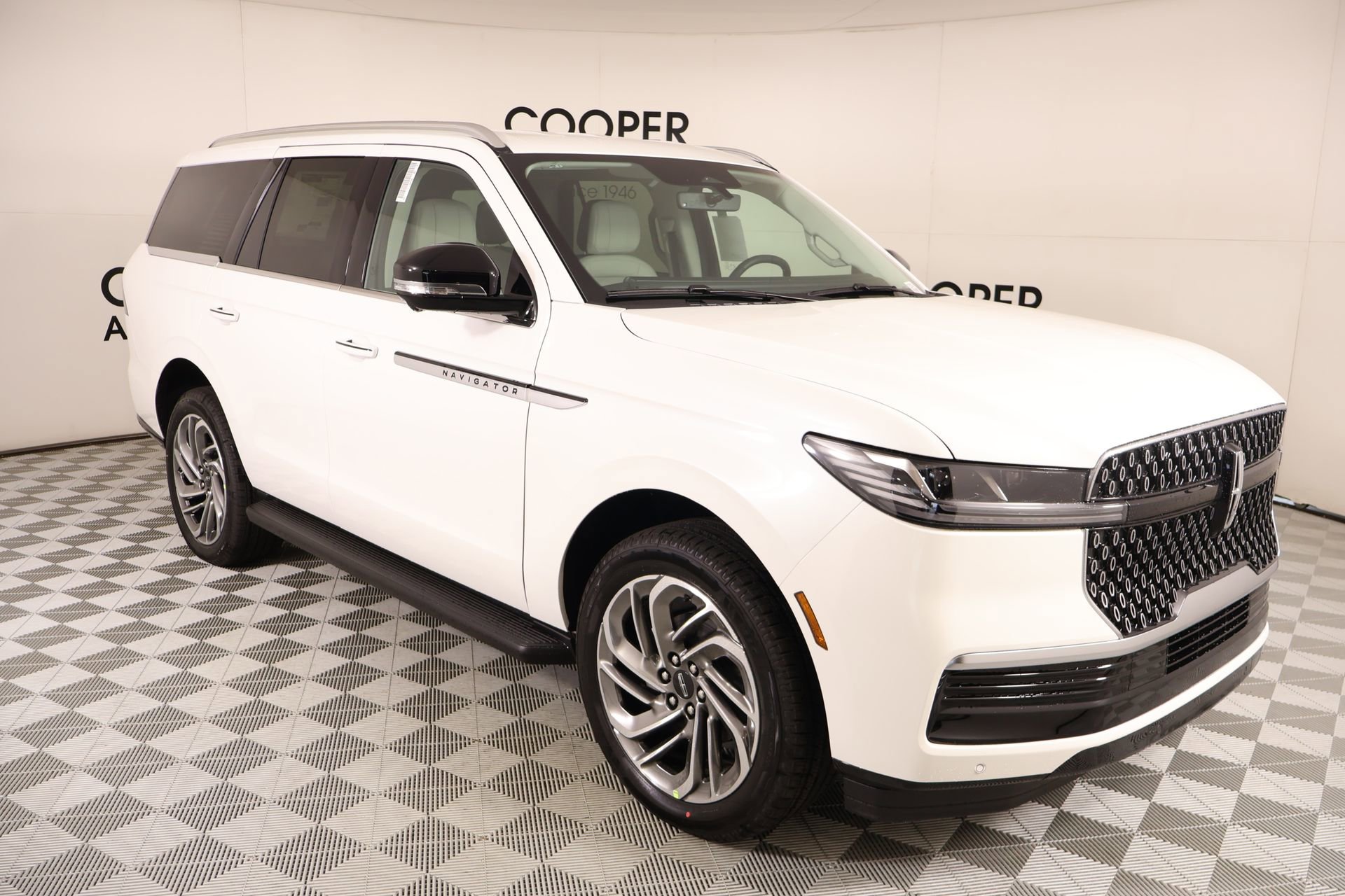 New 2026 Lincoln Navigator Premiere AWD/4WD image 1