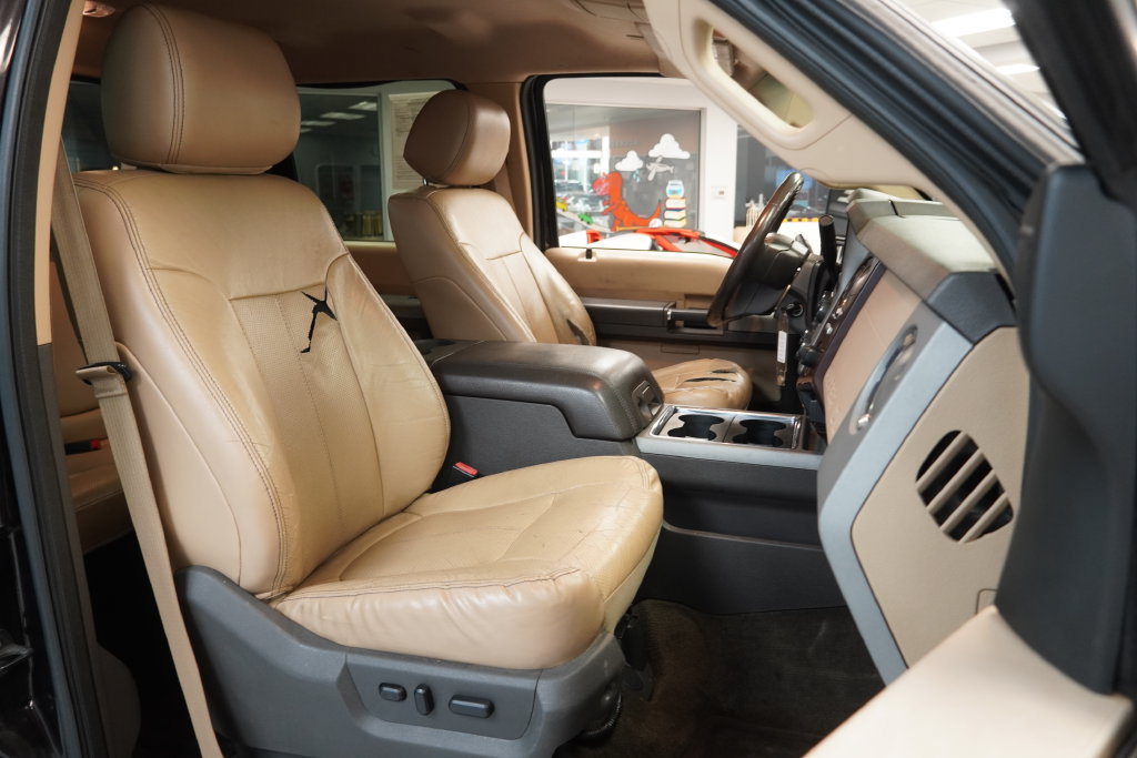 Used 2013 Ford F350 Lariat w/ Lariat Interior Pkg AWD/4WD image 32