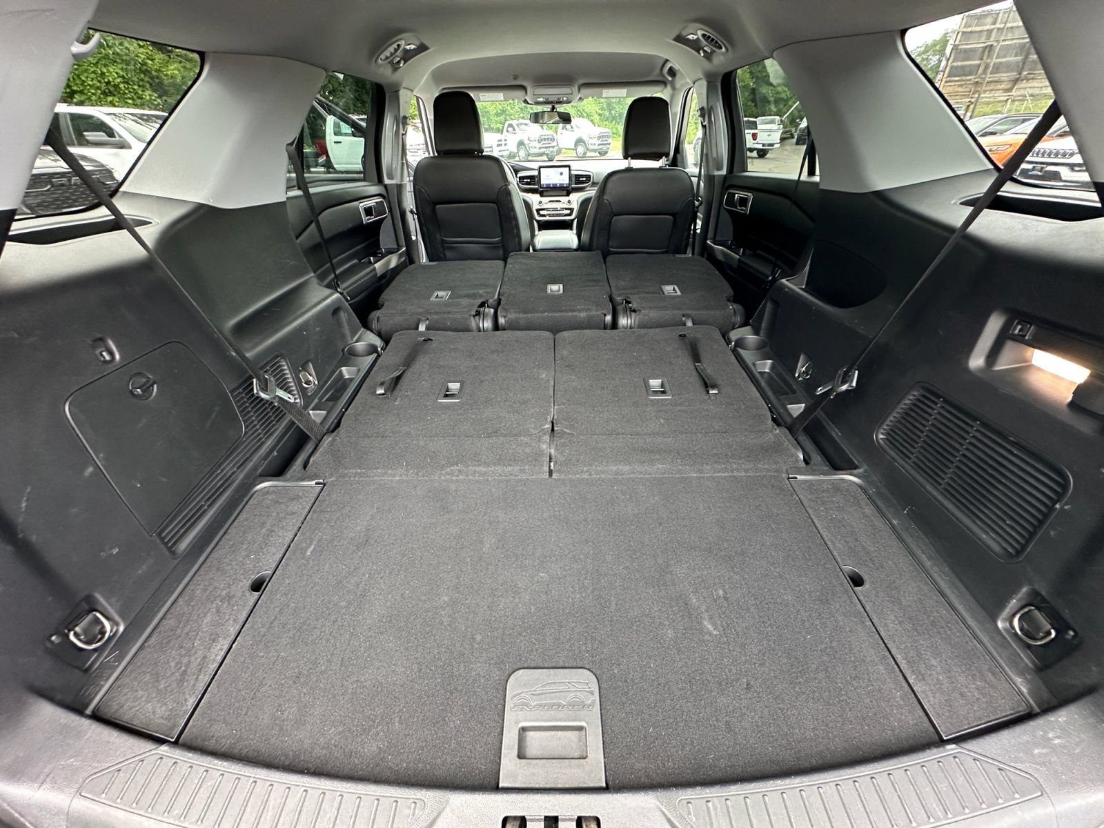 Used 2022 Ford Explorer XLT AWD/4WD image 38