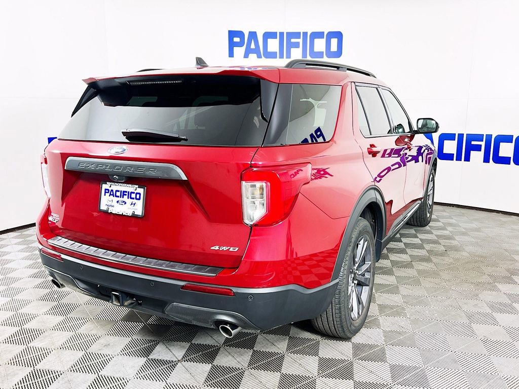 Used 2023 Ford Explorer XLT w/ Equipment Group 202A image 8