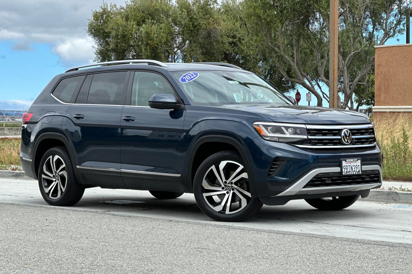 Used 2022 Volkswagen Atlas SEL AWD/4WD image 2