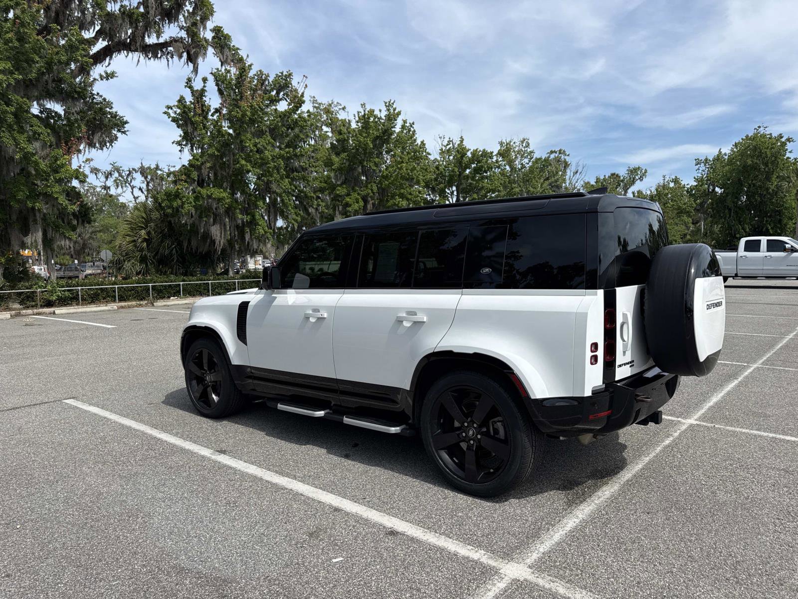 Used 2023 Land Rover Defender 110 X-Dynamic SE AWD/4WD image 7