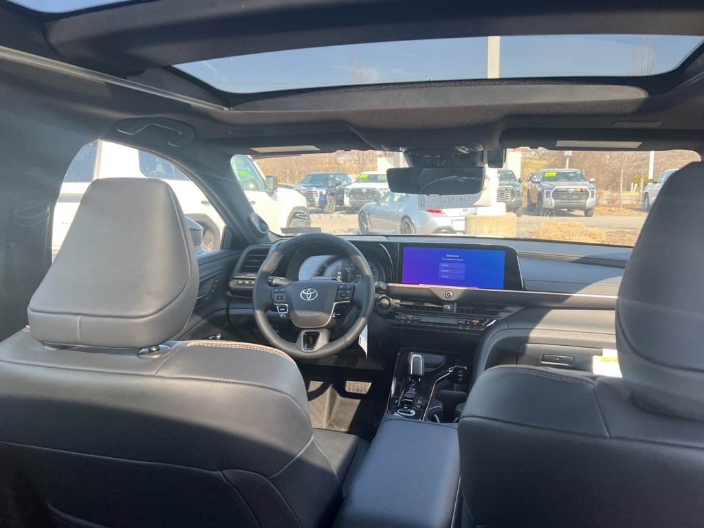 New 2025 Toyota Crown Signia image 11
