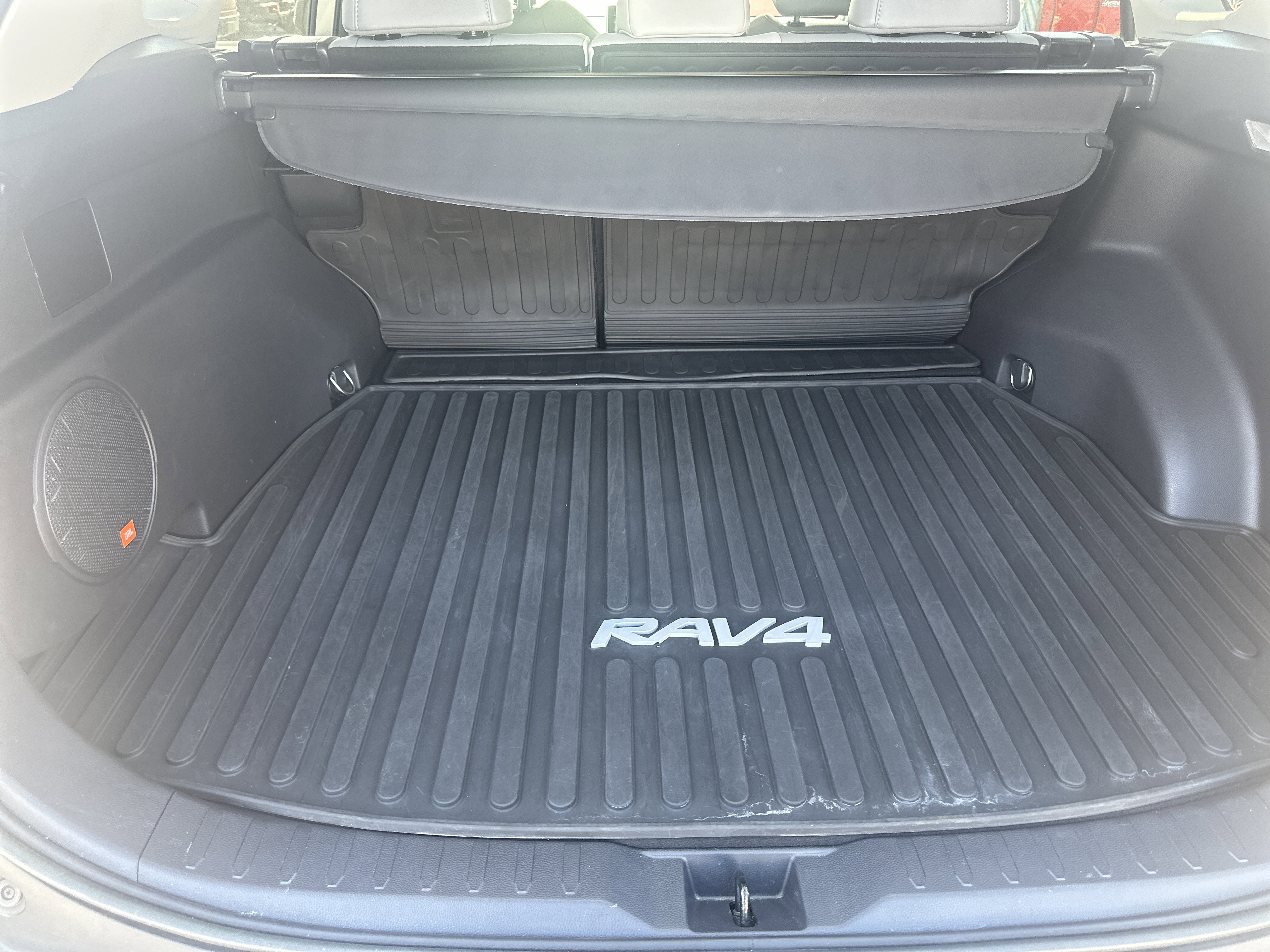 Used 2021 Toyota RAV4 XLE Premium image 21