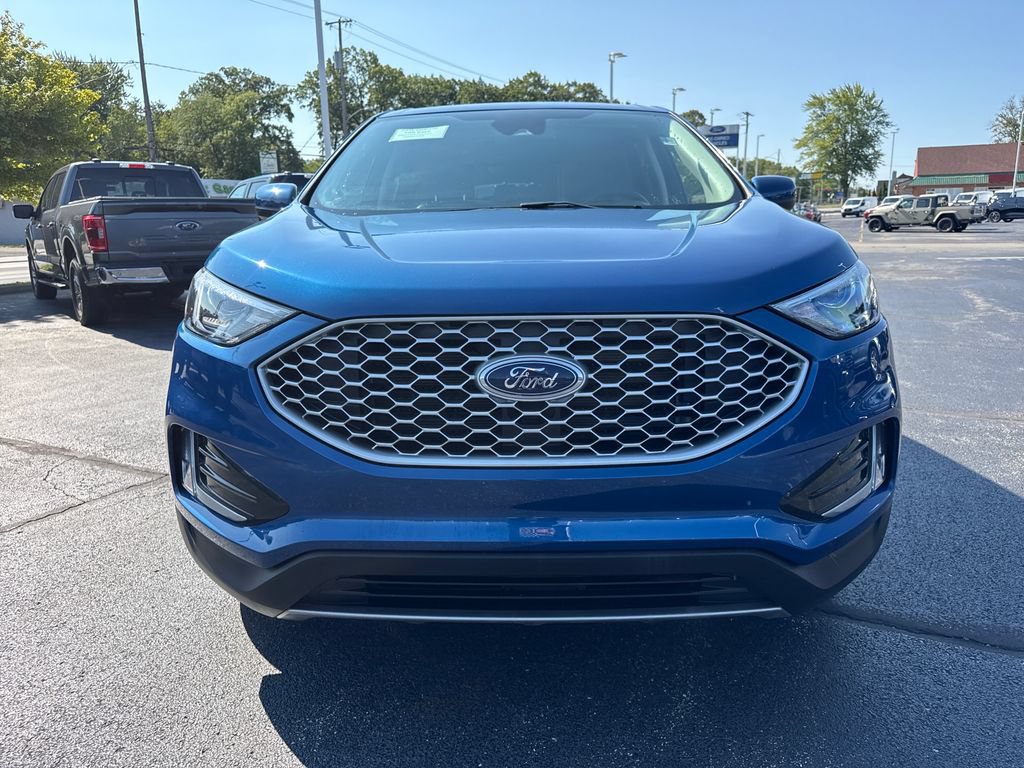 Used 2024 Ford Edge SEL w/ Convenience Package AWD/4WD image 3