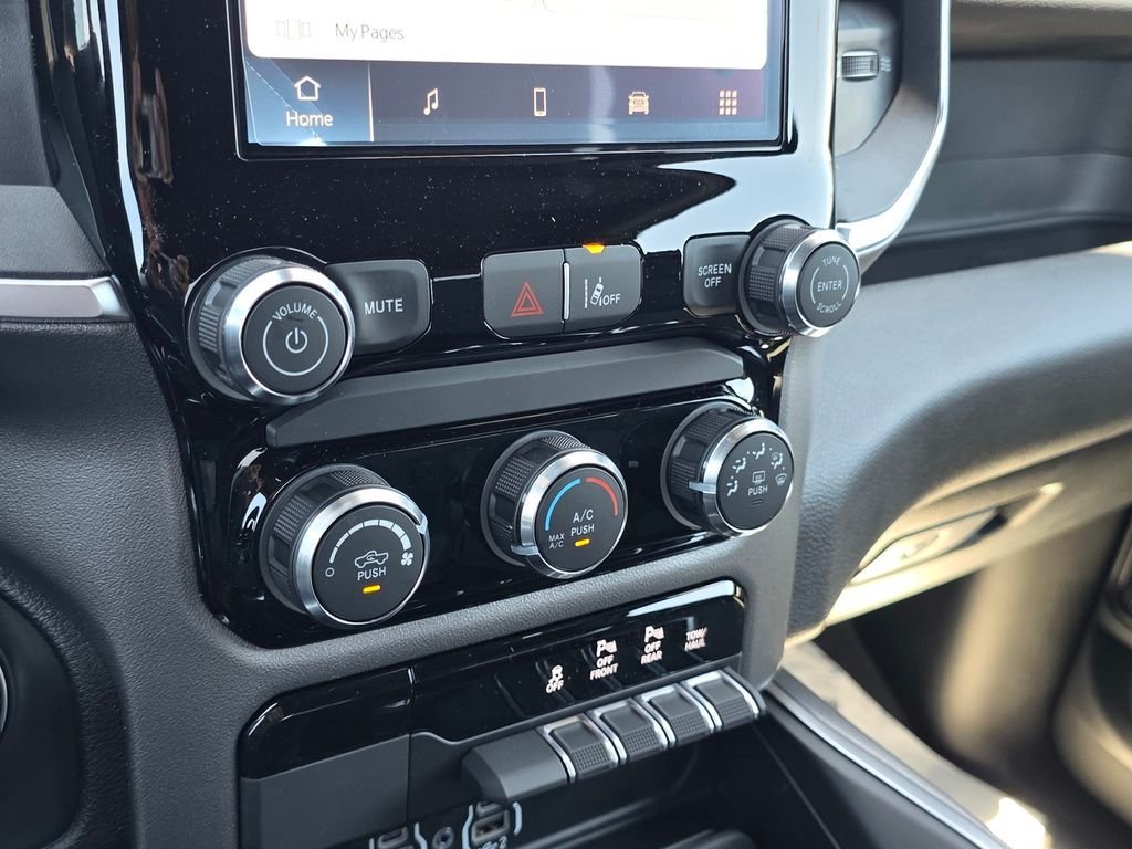 New 2026 RAM 1500 Big Horn w/ Night Edition AWD/4WD image 17
