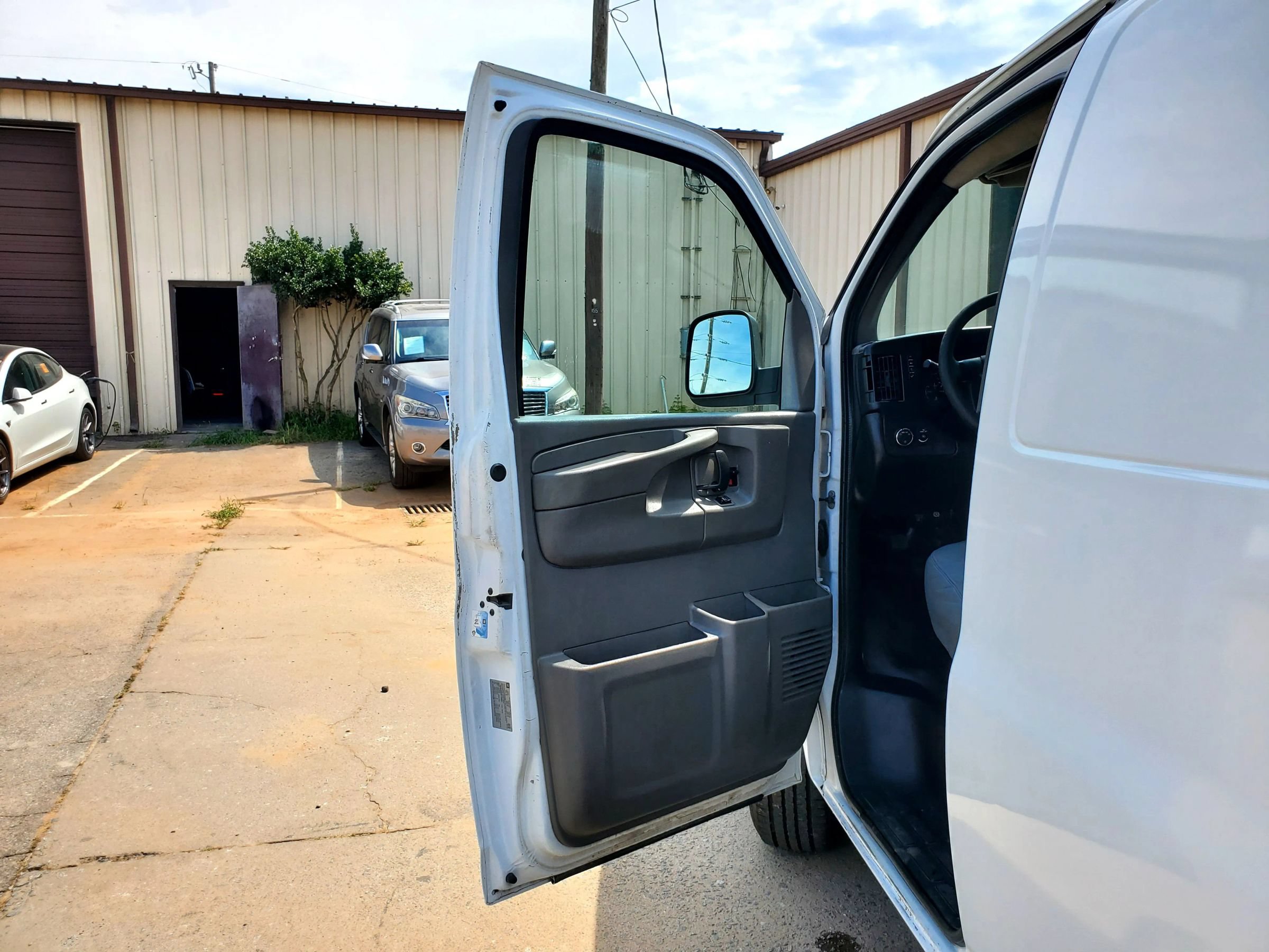 Used 2014 Chevrolet Express 1500 RWD image 22