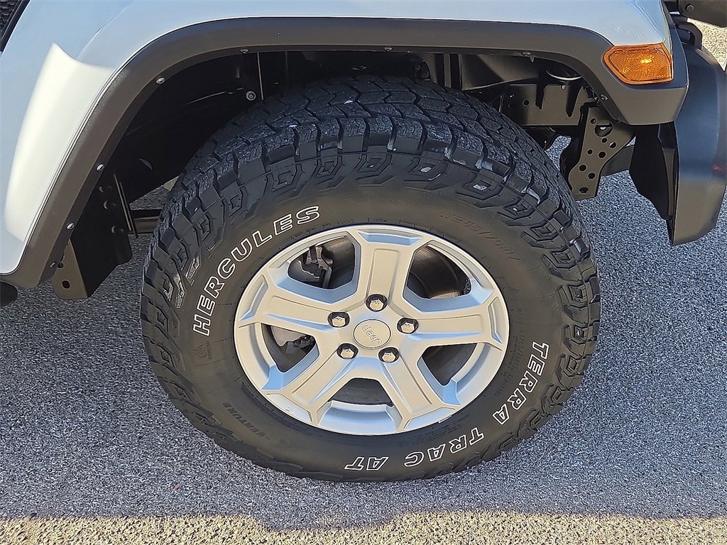 Used 2022 Jeep Gladiator Willys image 7