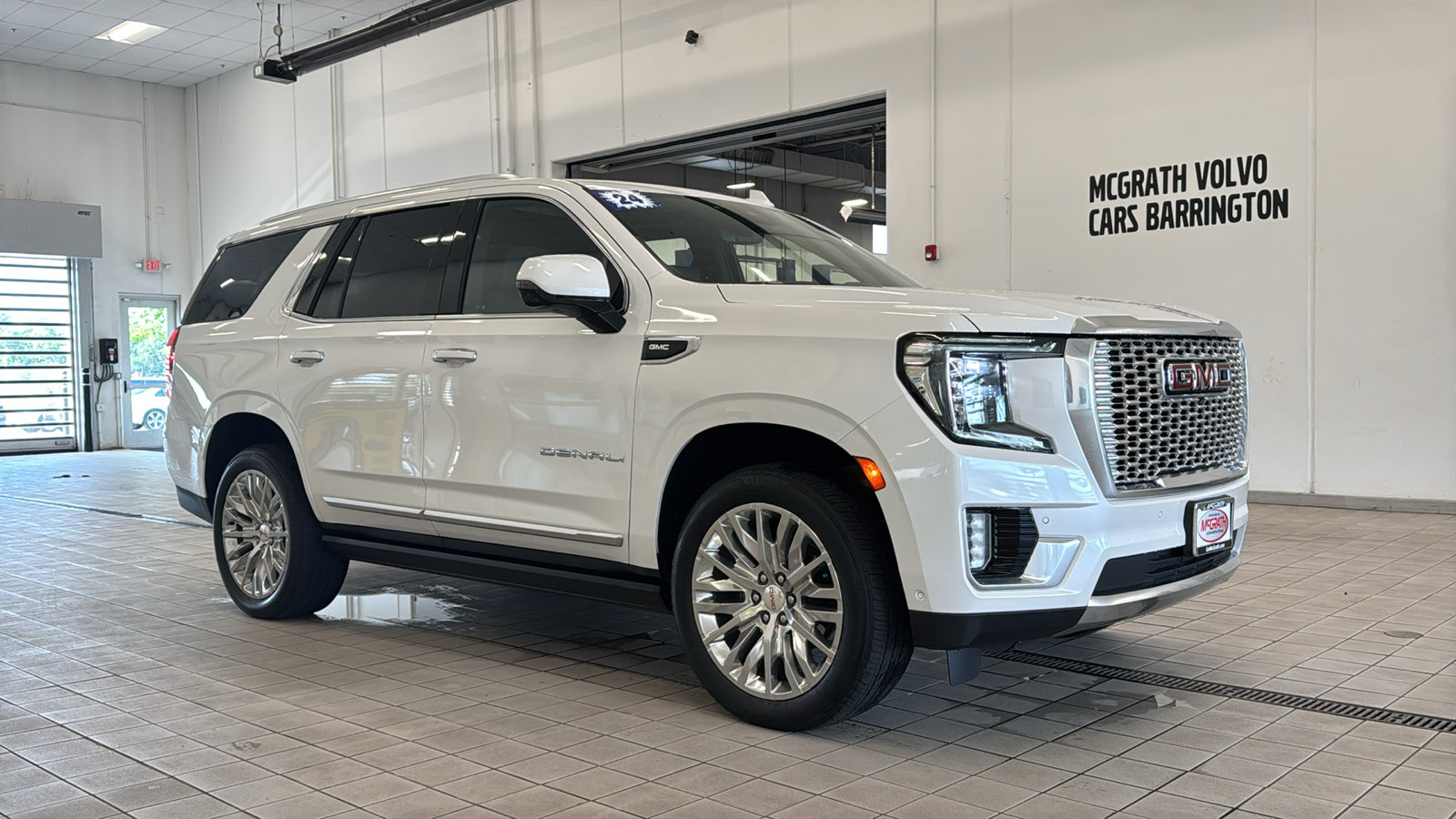 Used 2024 GMC Yukon Denali w/ Denali Reserve Package AWD/4WD image 3