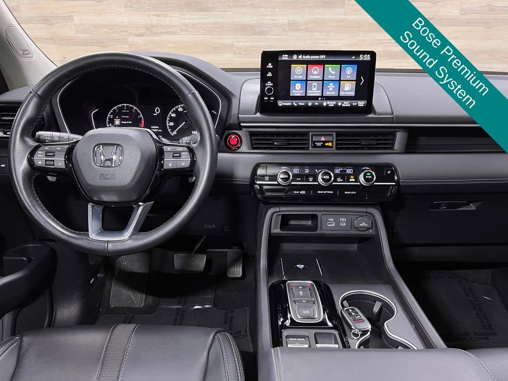 Used 2025 Honda Pilot Touring image 2