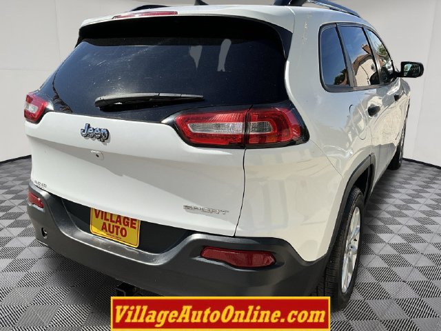 Used 2017 Jeep Cherokee Sport w/ Cold Weather Group FWD image 17