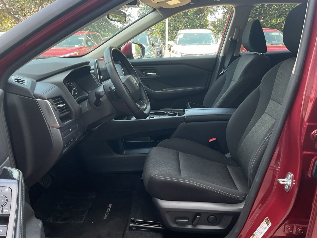Used 2025 Nissan Rogue SV AWD/4WD image 10