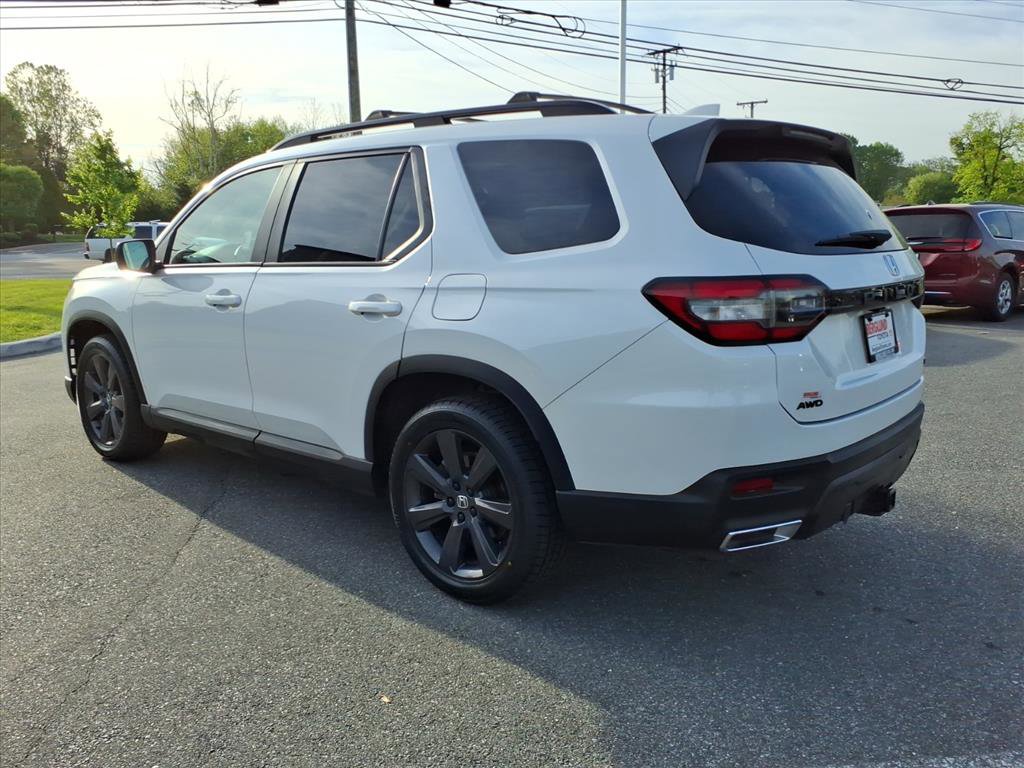 Used 2023 Honda Pilot Sport image 12
