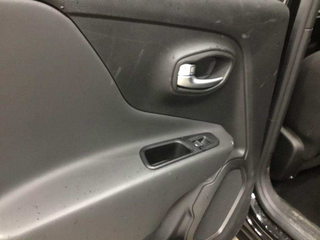 Used 2022 Jeep Renegade Latitude w/ Convenience Group AWD/4WD image 13