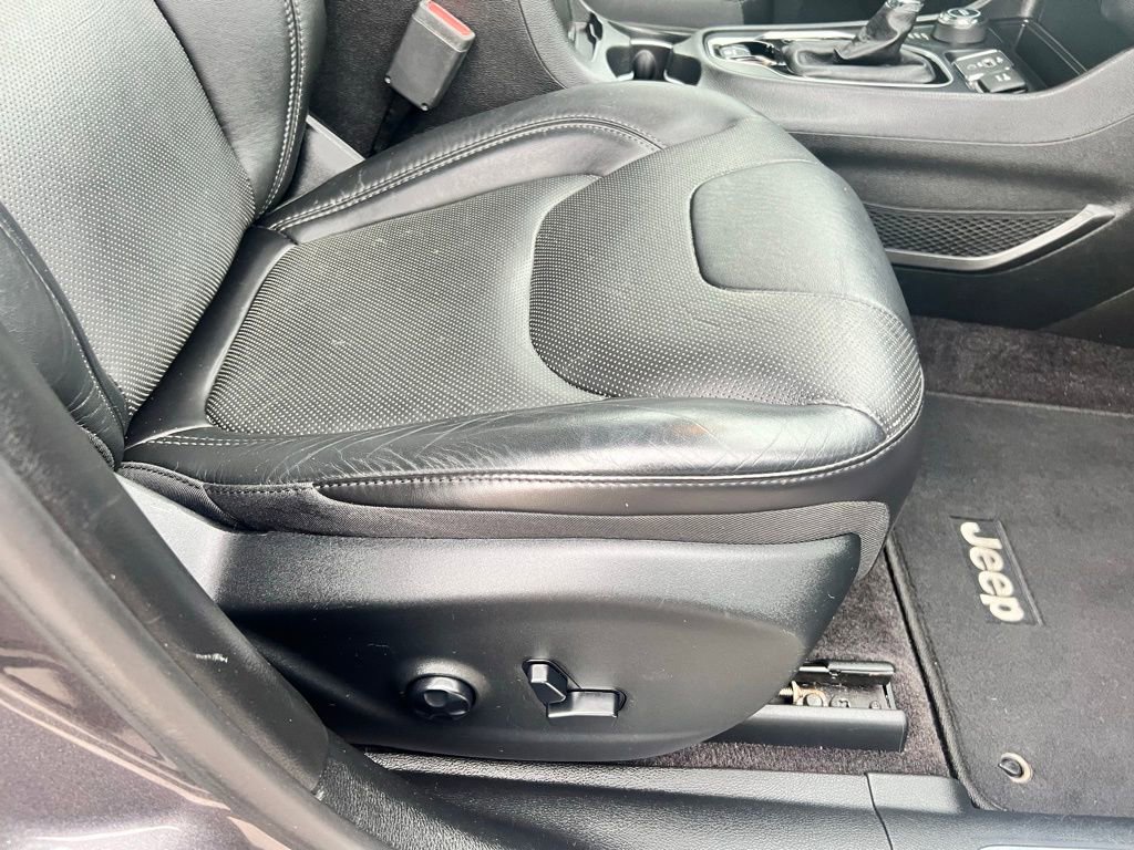 Used 2019 Jeep Cherokee Limited image 33