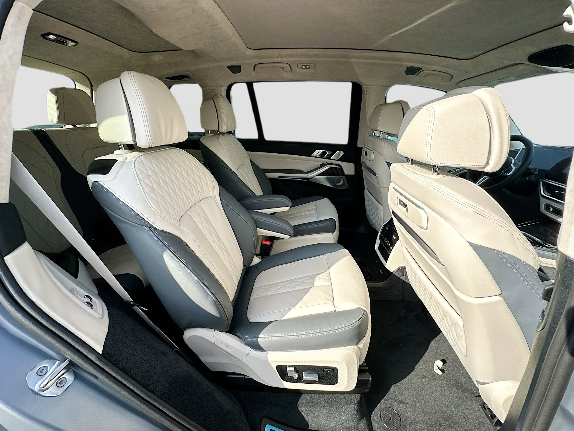 New 2026 BMW X7 M60i image 23