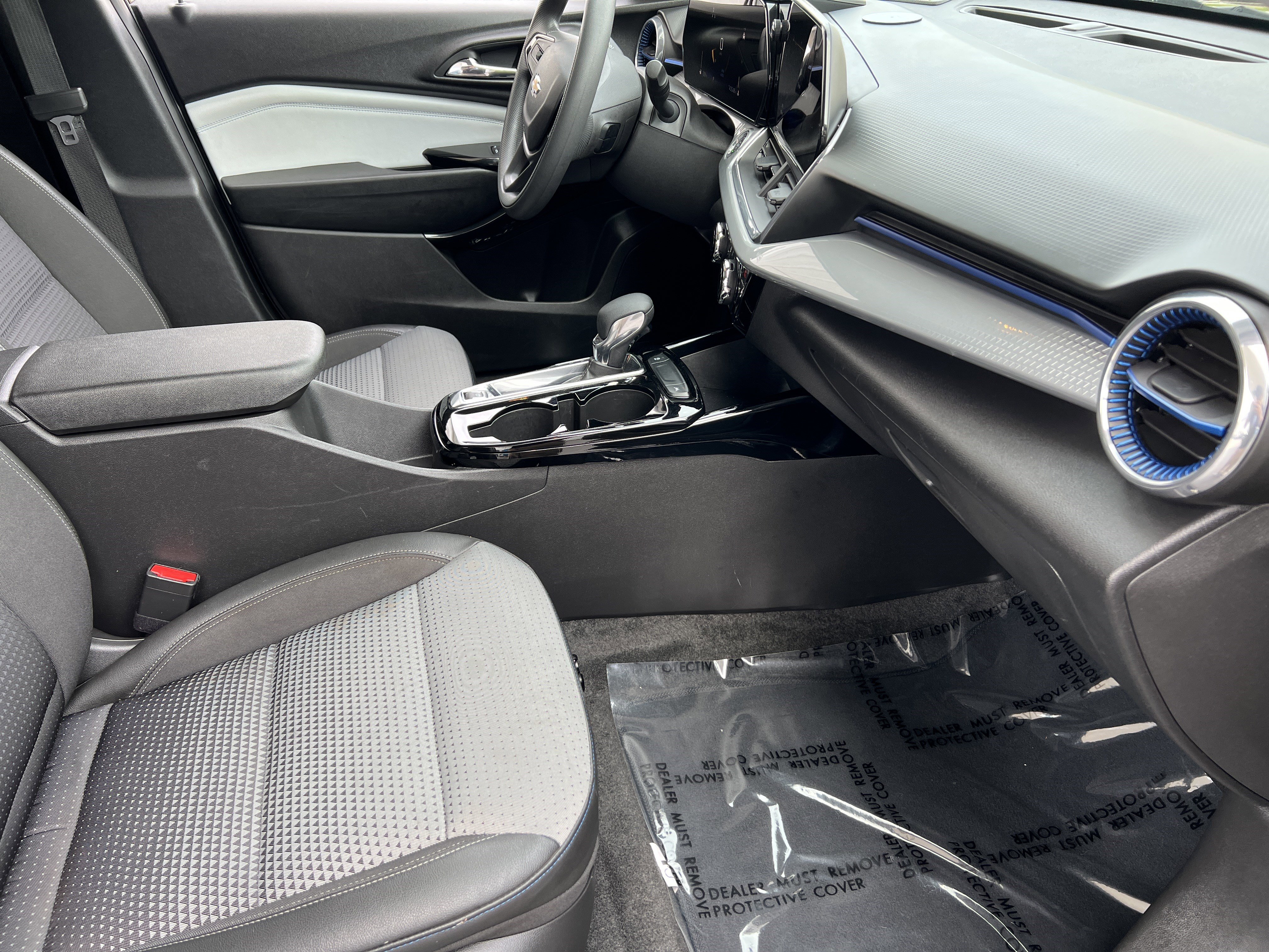 Used 2025 Chevrolet Trax LT FWD image 22